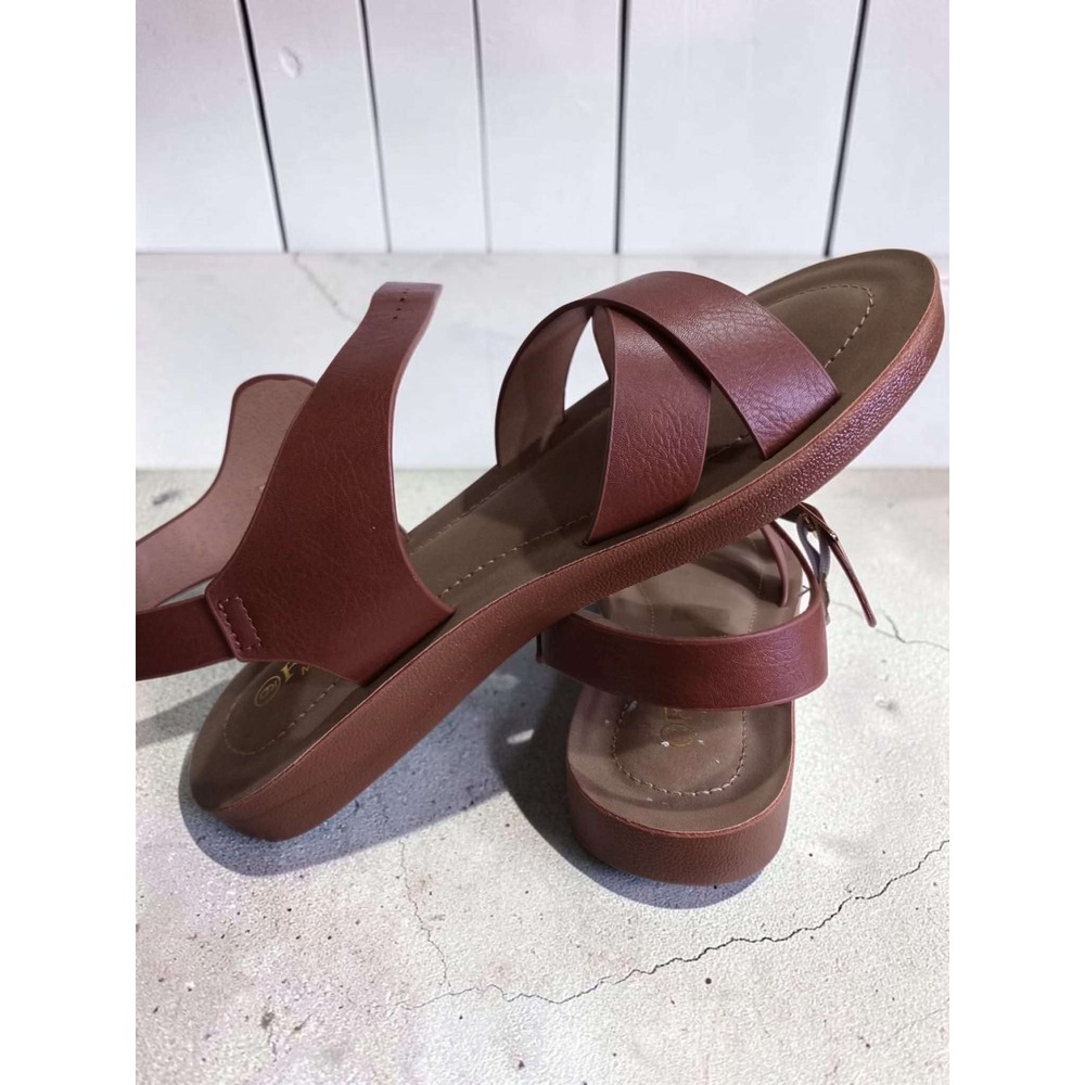 Flexmas Womens Brown Faux Leather Criss Cross Ankle Strap Flat Sandals Size 9 - Picture 2 of 7